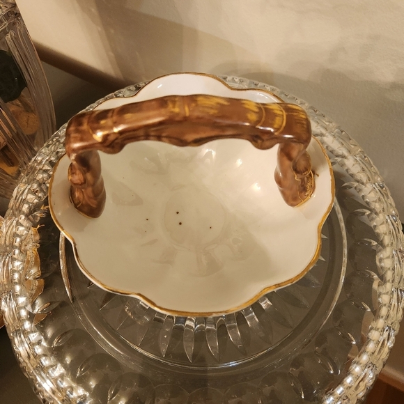 Oriental Accent Bowl with Chic Handle Asian closinssire Gold painted Floral - Picture 4 of 9